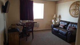 Knights Inn And Suites Grand Forks