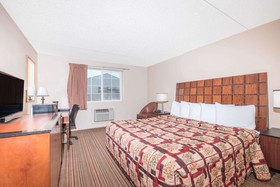 Knights Inn And Suites Grand Forks