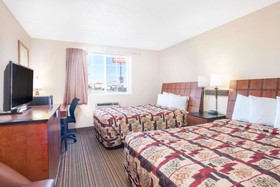 Knights Inn And Suites Grand Forks