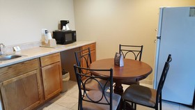 Knights Inn And Suites Grand Forks