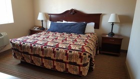 Knights Inn And Suites Grand Forks
