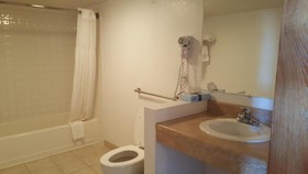 Knights Inn And Suites Grand Forks