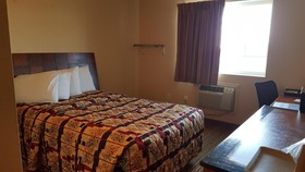 Knights Inn And Suites Grand Forks