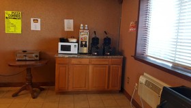Knights Inn And Suites Grand Forks