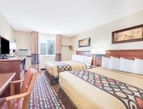Super 8 by Wyndham Grand Forks