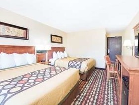 Super 8 by Wyndham Grand Forks
