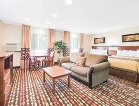 Super 8 by Wyndham Grand Forks