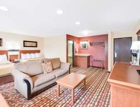 Super 8 by Wyndham Grand Forks