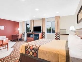 Super 8 by Wyndham Grand Forks