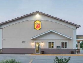 Super 8 by Wyndham Grand Forks