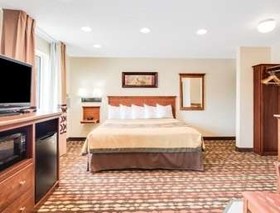 Super 8 by Wyndham Grand Forks