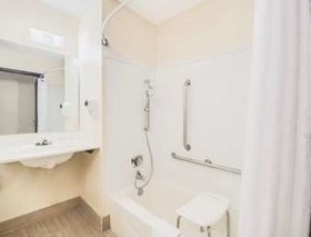 Super 8 by Wyndham Grand Forks
