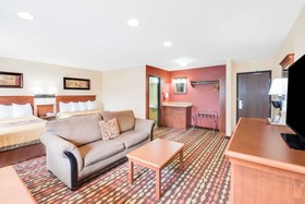 Super 8 by Wyndham Grand Forks