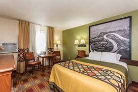 Super 8 by Wyndham Grand Forks