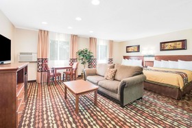 Super 8 by Wyndham Grand Forks