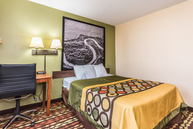 Super 8 by Wyndham Grand Forks