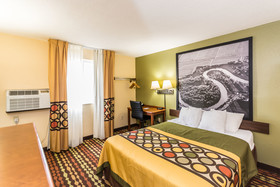 Super 8 by Wyndham Grand Forks