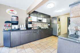 Super 8 by Wyndham Grand Forks