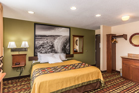 Super 8 by Wyndham Grand Forks