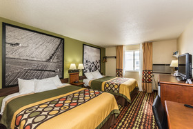 Super 8 by Wyndham Grand Forks