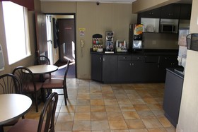 Super 8 by Wyndham Grand Forks