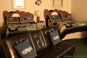 Gladstone Inn and Suites