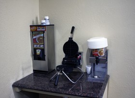 Super 8 by Wyndham Jamestown