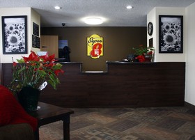 Super 8 by Wyndham Jamestown