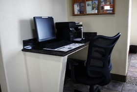 Super 8 by Wyndham Jamestown