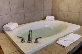 Cobblestone Inn & Suites - Linton