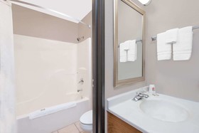 Super 8 by Wyndham Lisbon