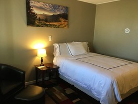 Colonial Motel And RV Park