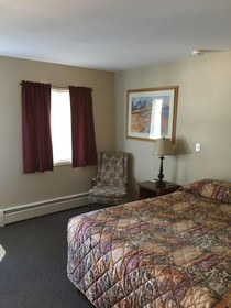 Colonial Motel And RV Park