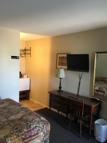 Colonial Motel And RV Park