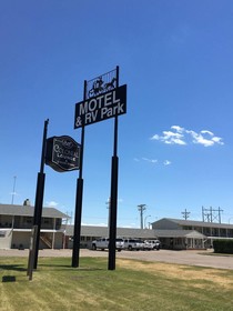 Colonial Motel And RV Park