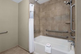 Baymont by Wyndham Minot