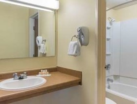 Days Inn by Wyndham Minot