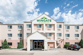 AmericInn by Wyndham Minot
