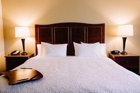 Hampton Inn & Suites Minot Airport