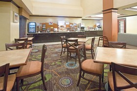 Holiday Inn Express Hotel & Suites Minot South