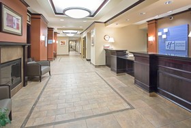 Holiday Inn Express Hotel & Suites Minot South