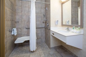Holiday Inn Express Hotel & Suites Minot South