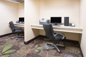 Holiday Inn Express Hotel & Suites Minot South