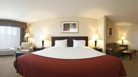 Holiday Inn Express Hotel & Suites Minot South