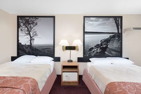 Super 8 by Wyndham Valley City