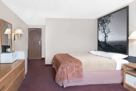 Super 8 by Wyndham Valley City