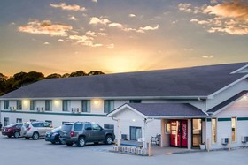 Super 8 by Wyndham Valley City