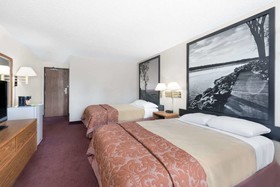 Super 8 by Wyndham Valley City