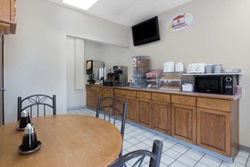 Super 8 by Wyndham Valley City