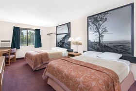 Super 8 by Wyndham Valley City